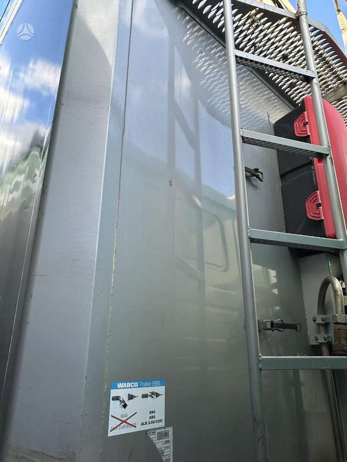 Kraker K200, with moving floor
