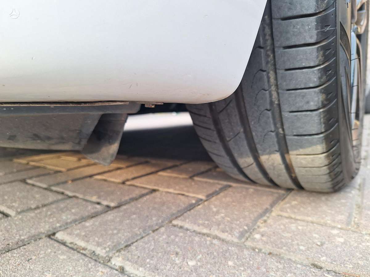 BMW 118, 2.0 l., hatchback