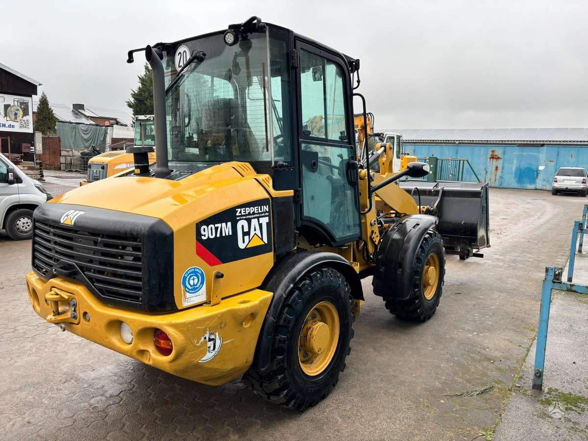 Caterpillar 907M, frontal loader