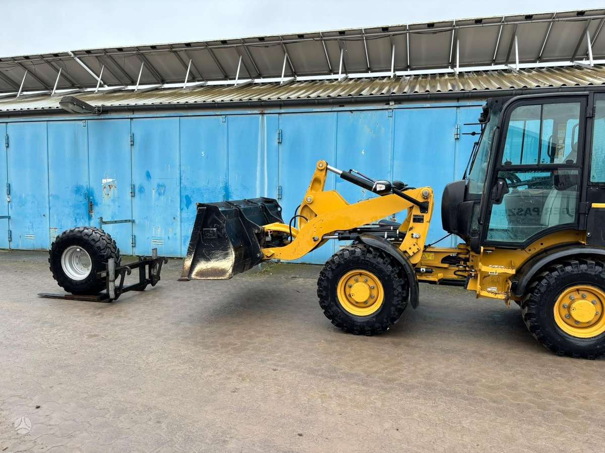 Caterpillar 907M, фронтальные погрузчики