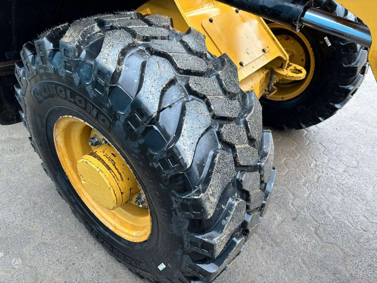 Caterpillar 907M, frontal loader