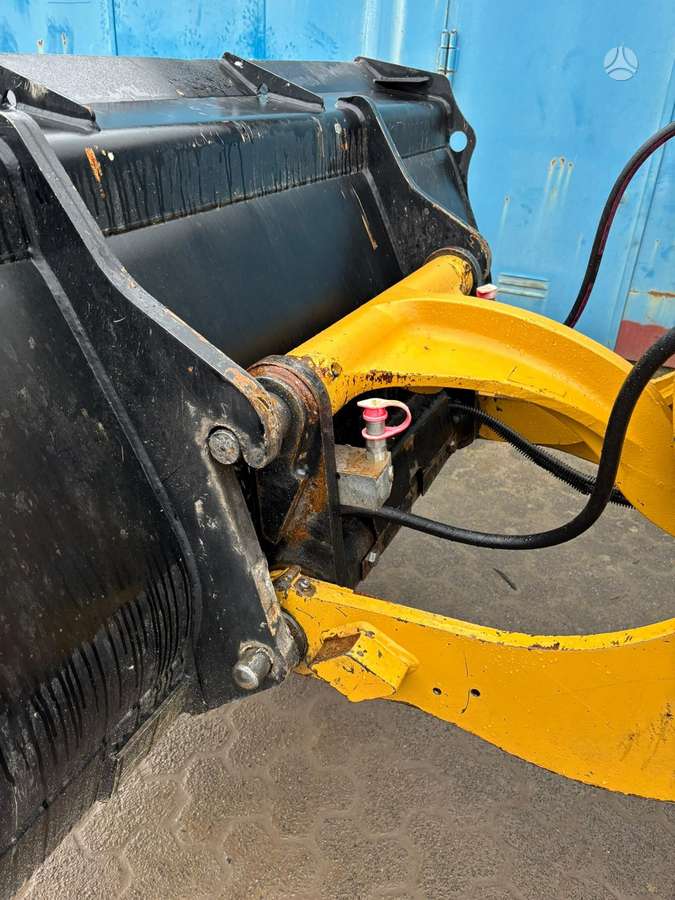 Caterpillar 907M, фронтальные погрузчики