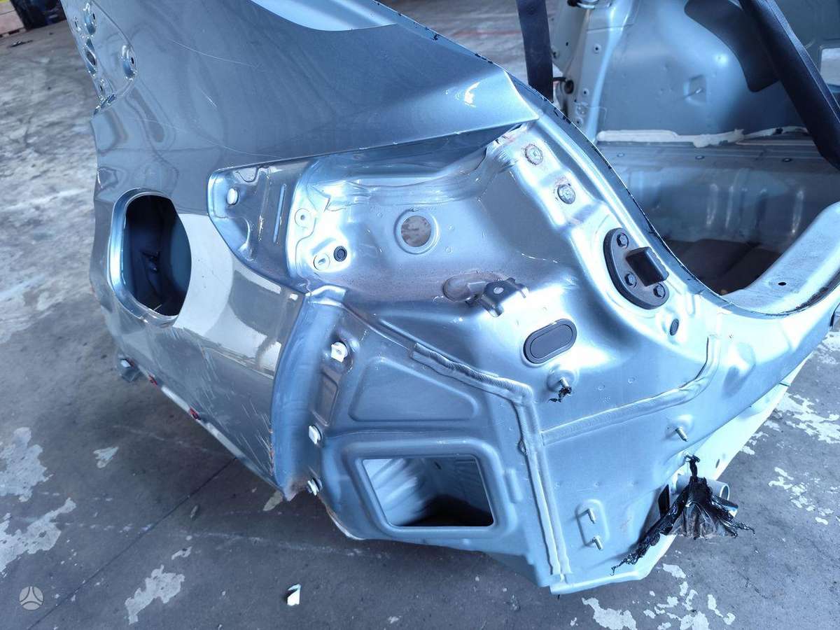 Kia XCeed hood (front, rear)