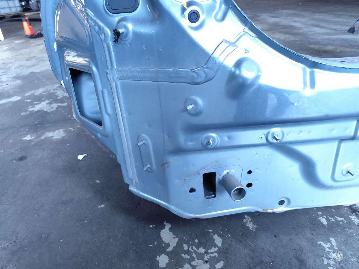 Kia XCeed hood (front, rear)