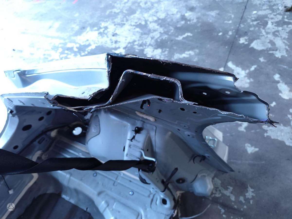 Kia XCeed hood (front, rear)