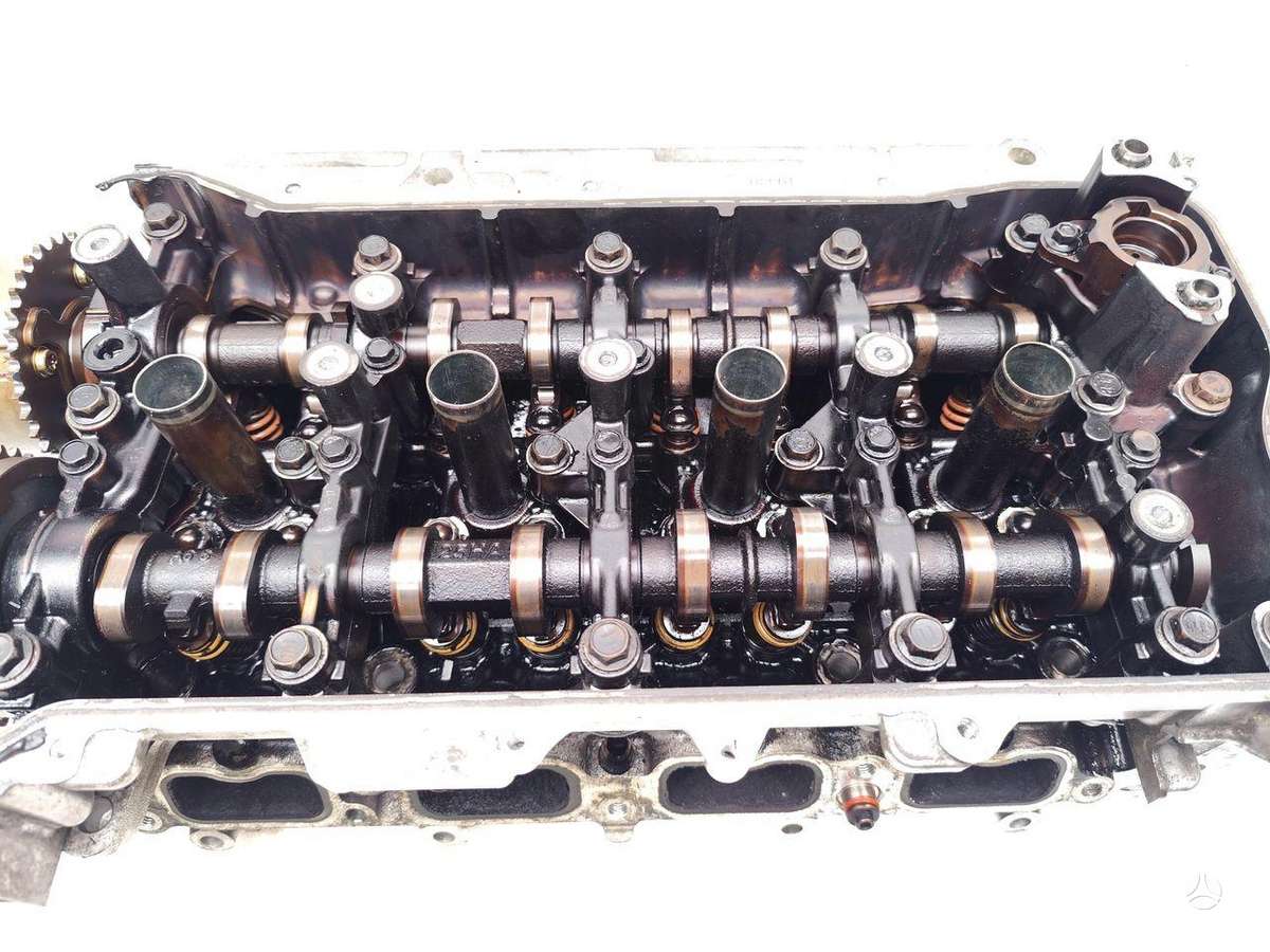 Toyota RAV4 cylinder head
