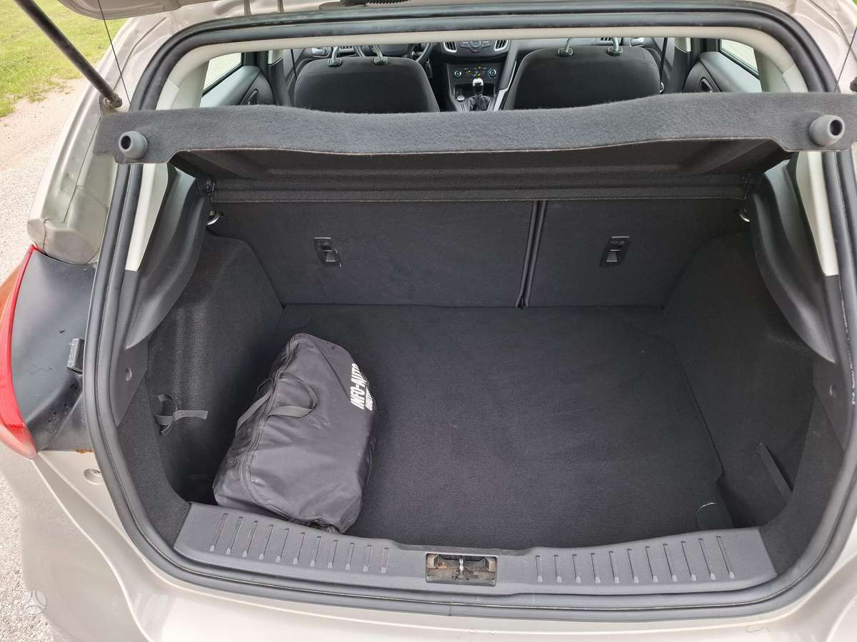 Ford Focus, 1.6 l., hatchback