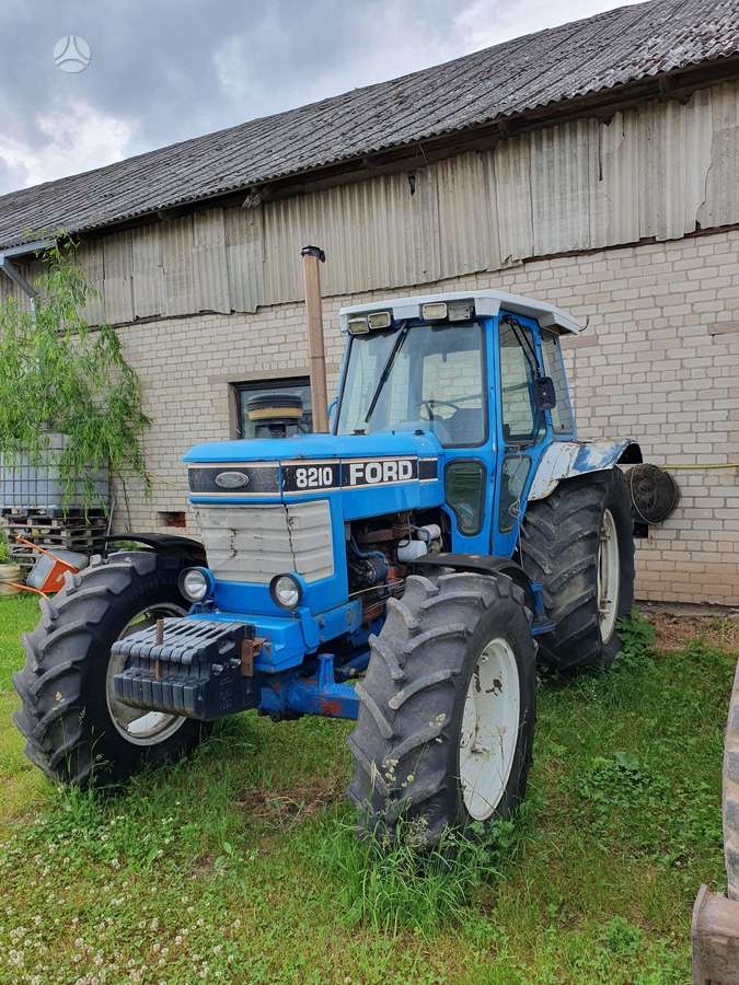 Ford 8210, tractors