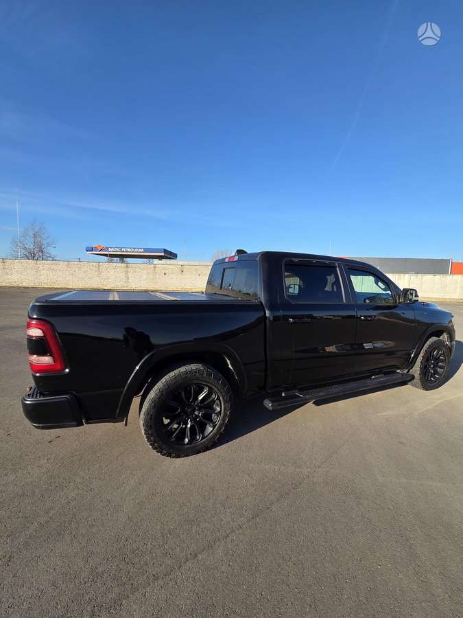 Dodge Ram, 5.7 l., off-road / crossover