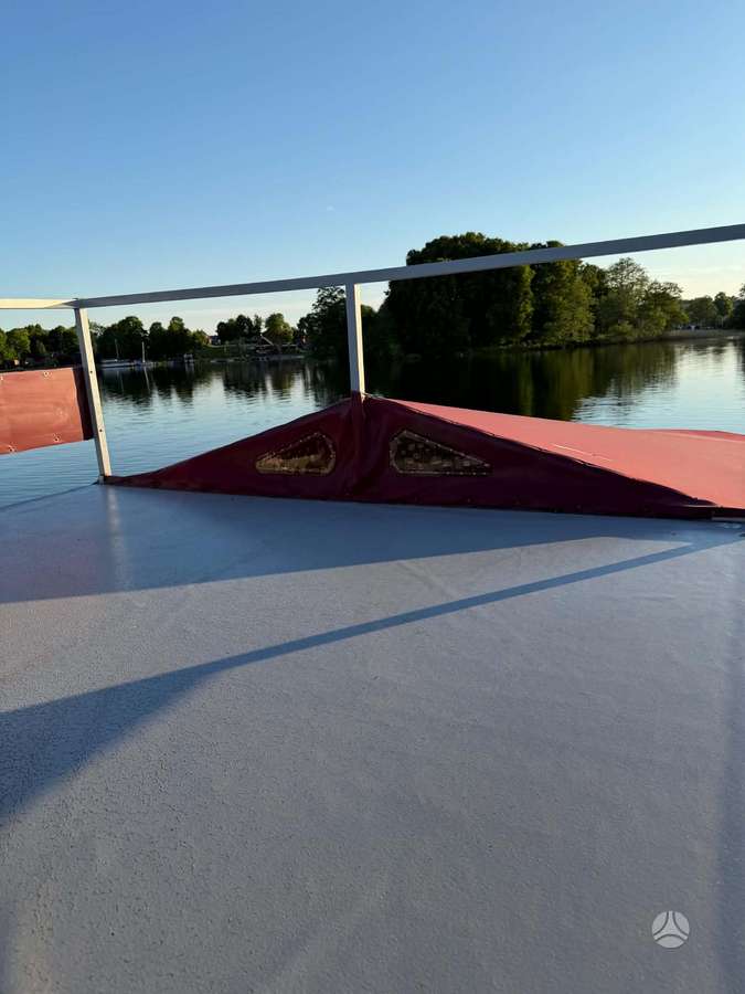 LT S/G, pontoon boats