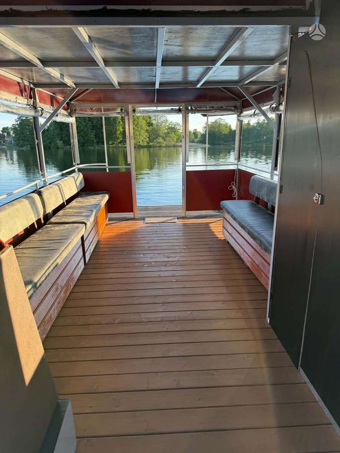 LT S/G, pontoon boats