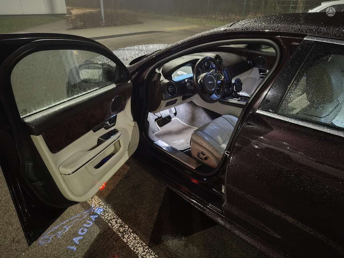 Jaguar XJ, 3.0 l., Седан