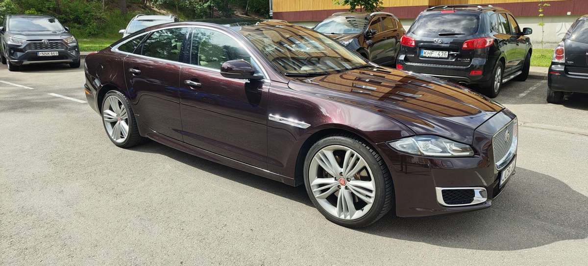 Jaguar XJ, 3.0 l., Седан