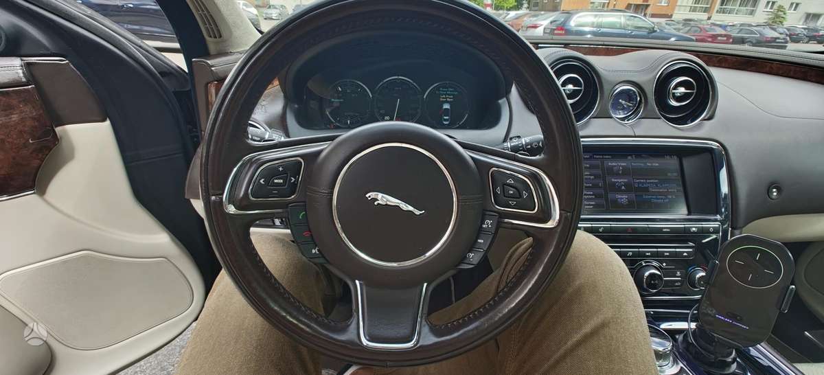 Jaguar XJ, 3.0 l., Седан