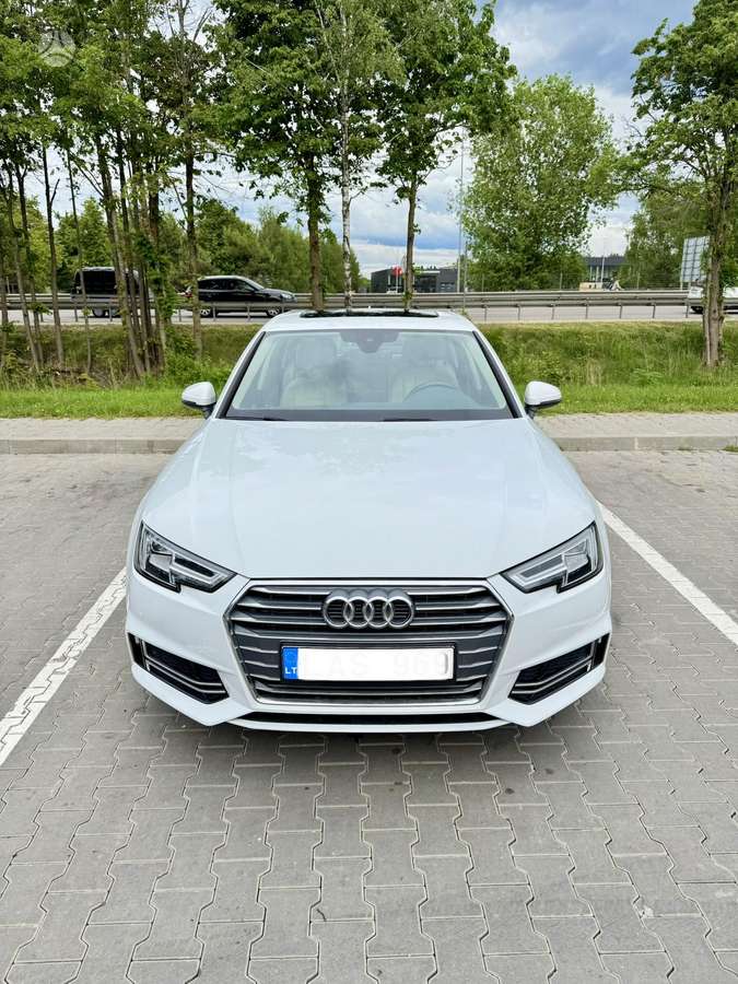 Audi A4, 2.0 l., Седан