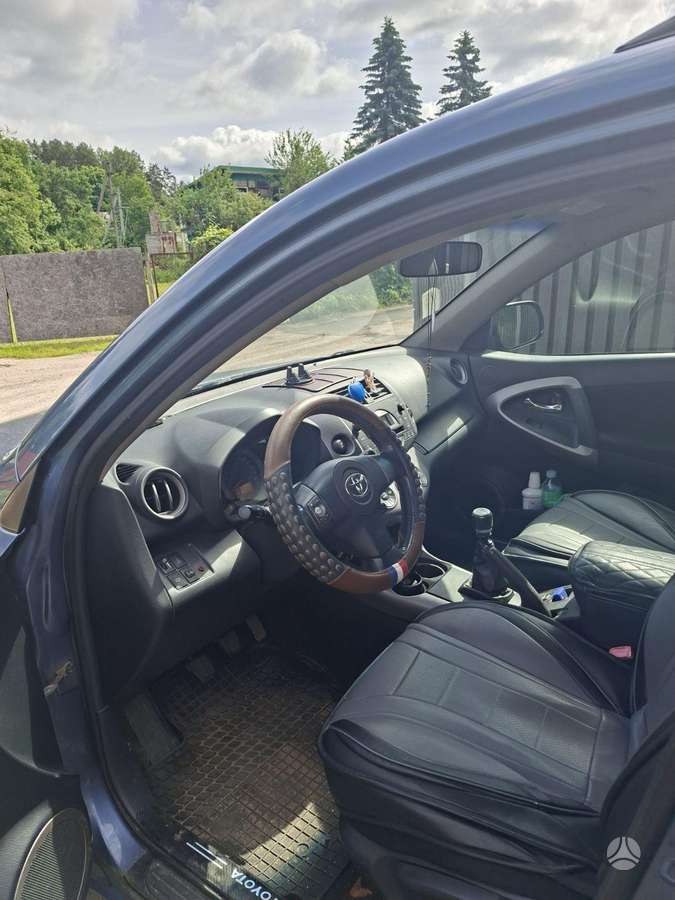 Toyota RAV4 - 1
