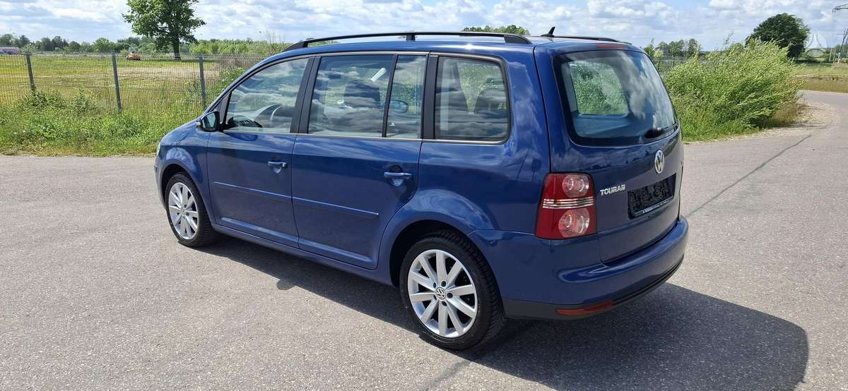 Volkswagen Touran - 4