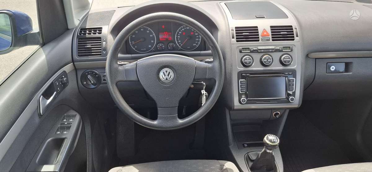 Volkswagen Touran - 9