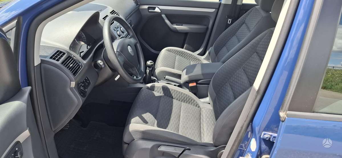Volkswagen Touran - 10