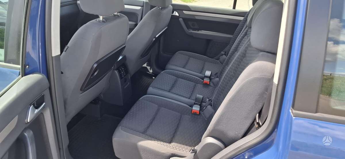 Volkswagen Touran - 11