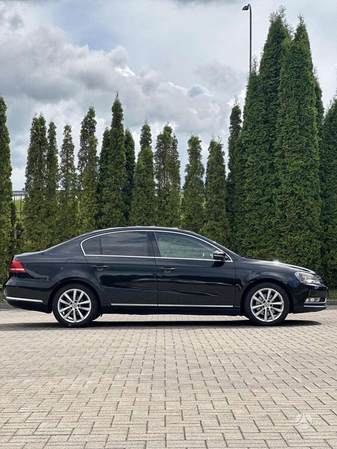 Volkswagen Passat - 12