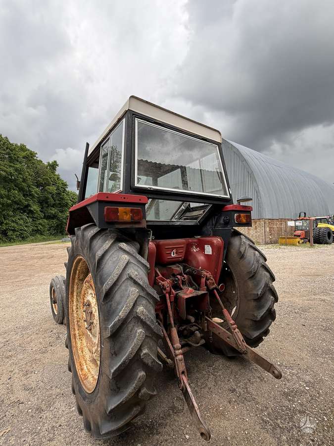 Case-IH INTERNATIONAL 674, tractors