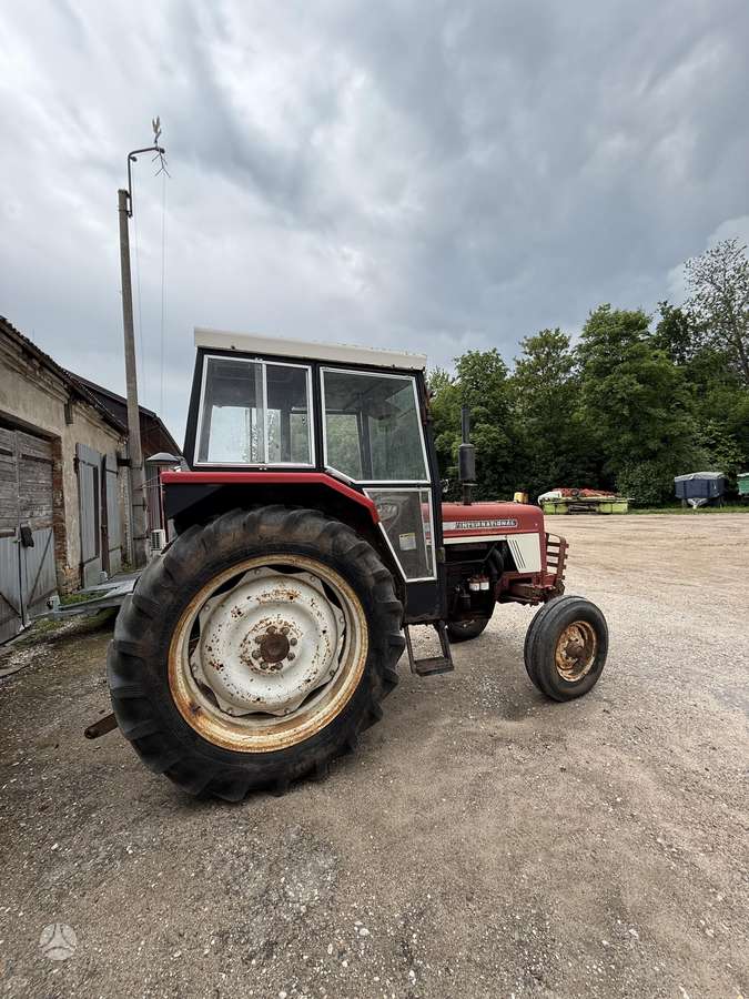 Case-IH INTERNATIONAL 674, tractors