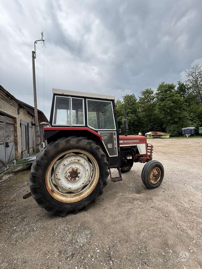 Case-IH INTERNATIONAL 674, traktoriai