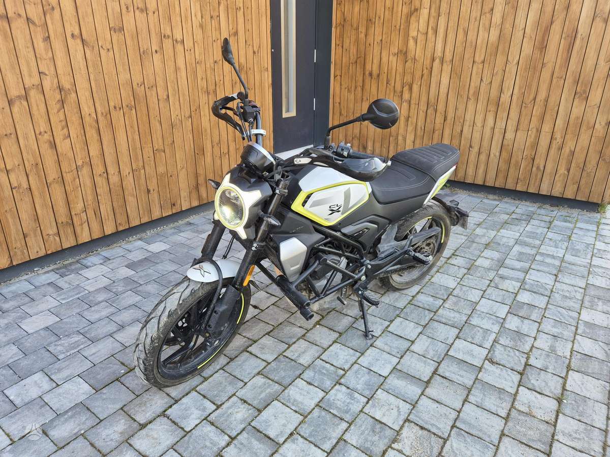 CFMOTO 300CL-X 300cc, street / classic