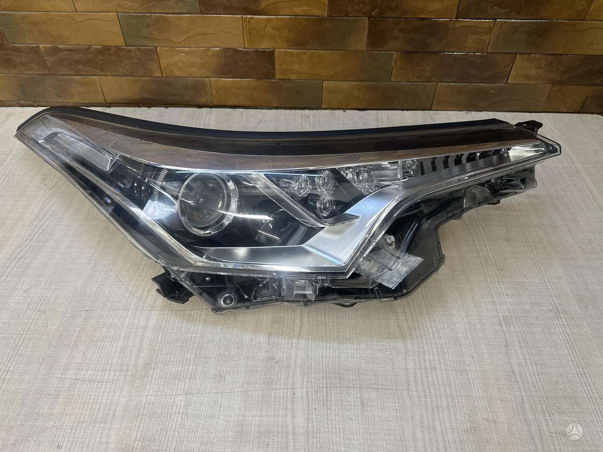 Toyota C-HR lights