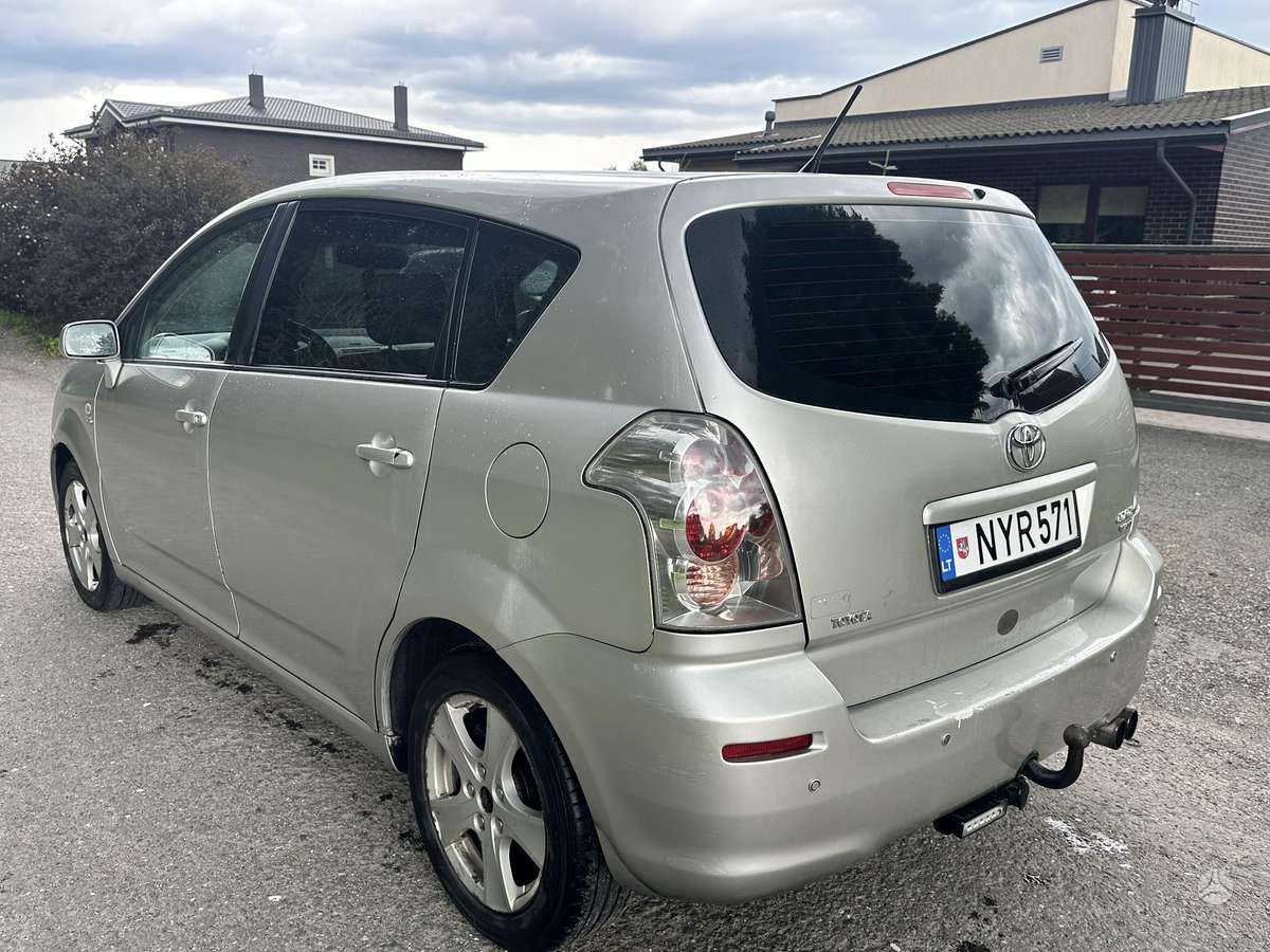 Toyota Corolla Verso - 3