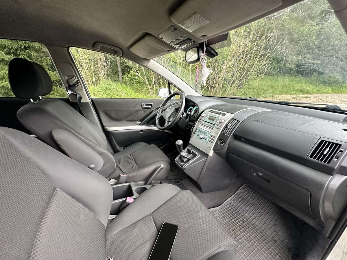 Toyota Corolla Verso - 8