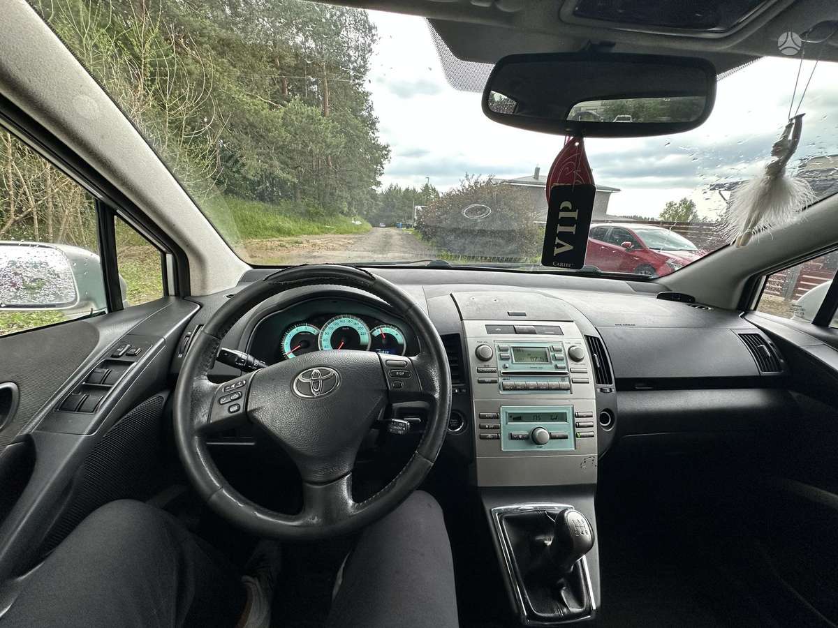 Toyota Corolla Verso - 9