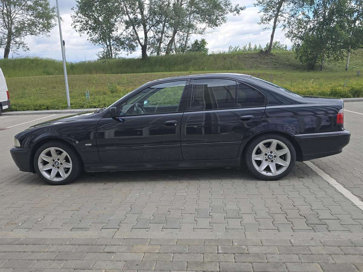 BMW 525, 2.5 l., Седан