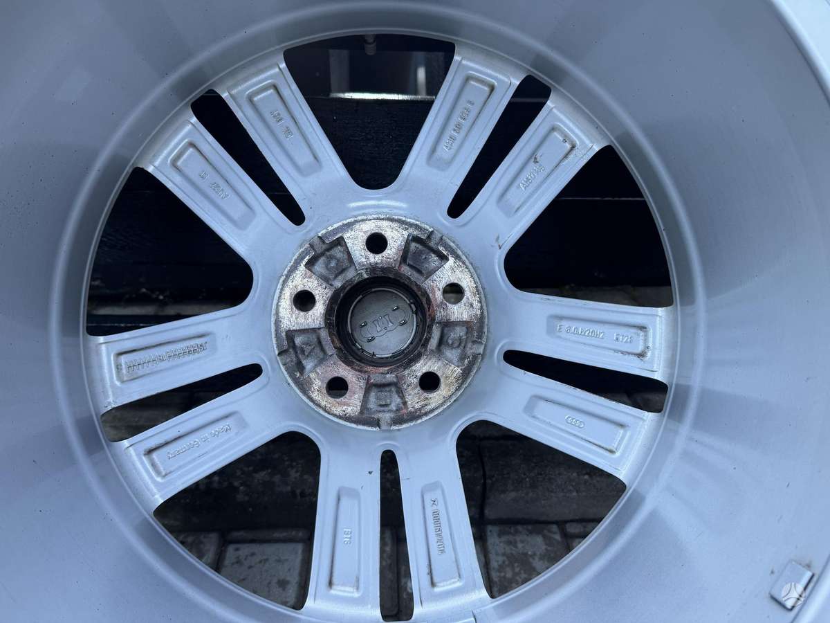 Audi Q7, lengvojo lydinio, R20