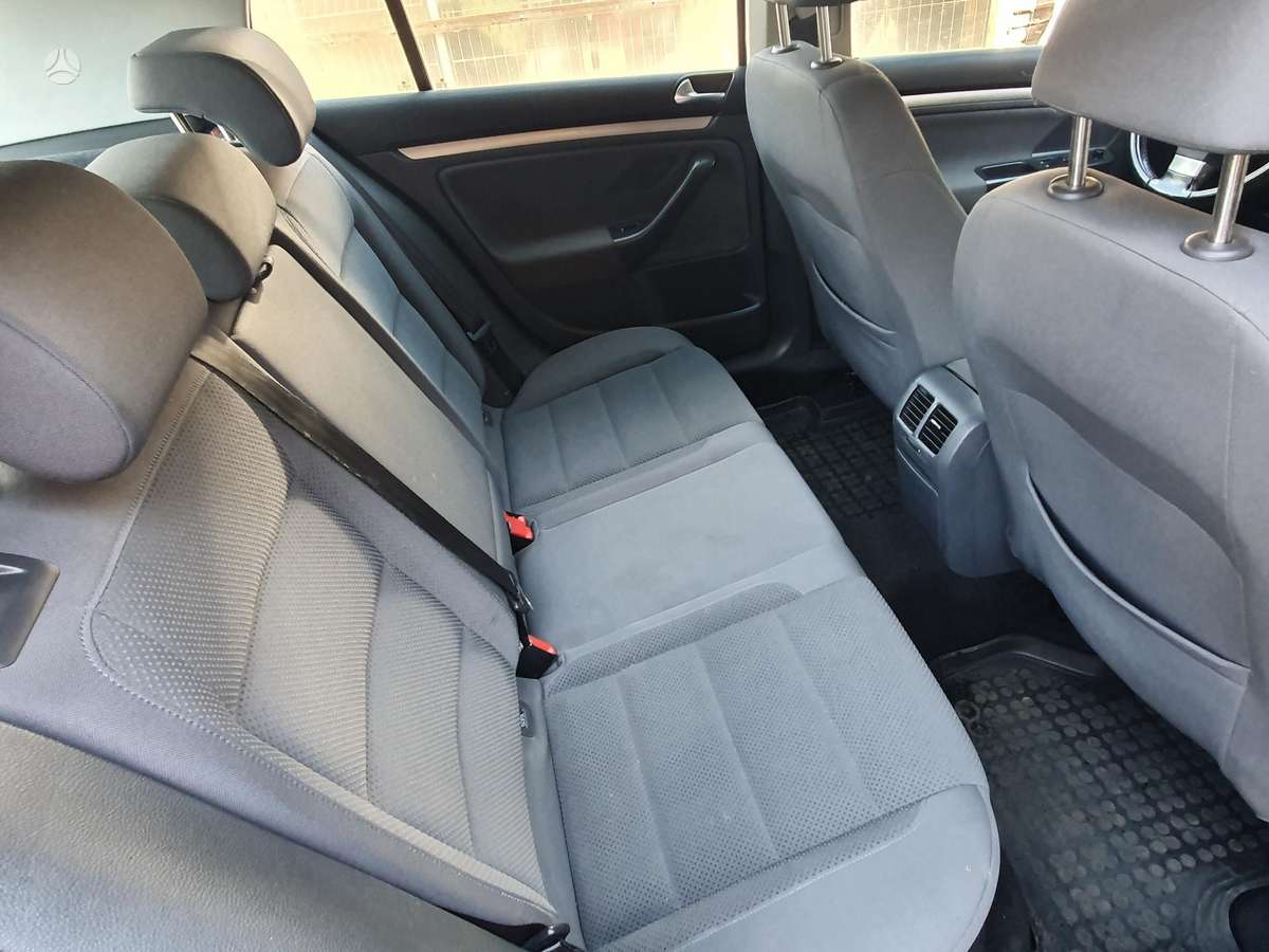 Volkswagen Golf - 5