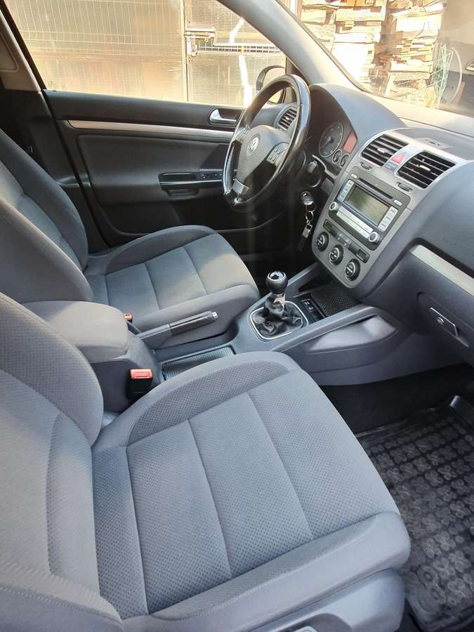 Volkswagen Golf - 6