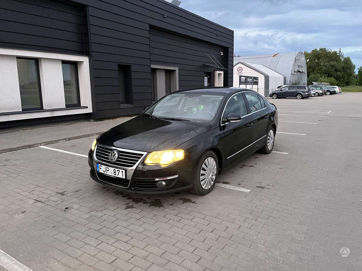 Volkswagen Passat - 1