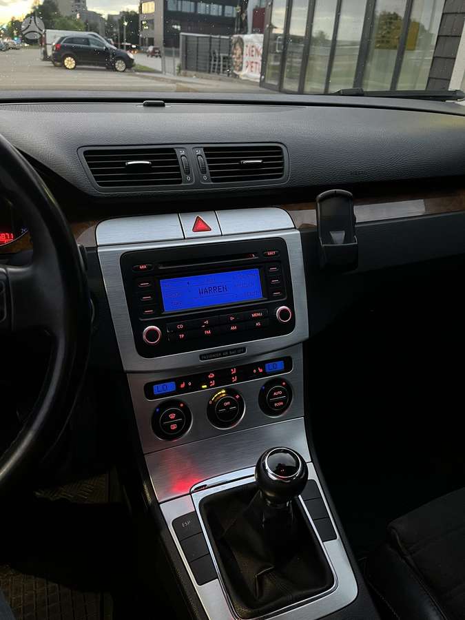 Volkswagen Passat - 11