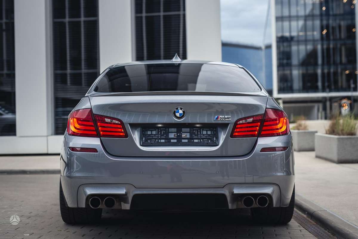 BMW M5, 4.4 l., Седан