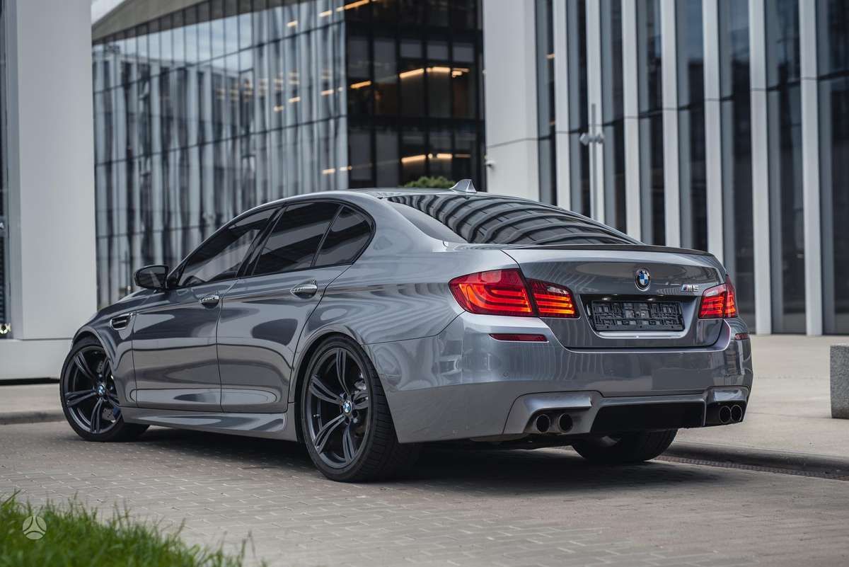 BMW M5, 4.4 l., Седан