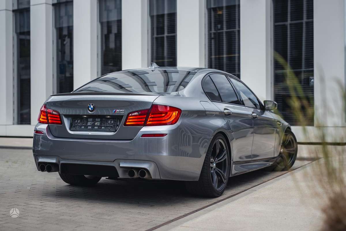 BMW M5, 4.4 l., Седан