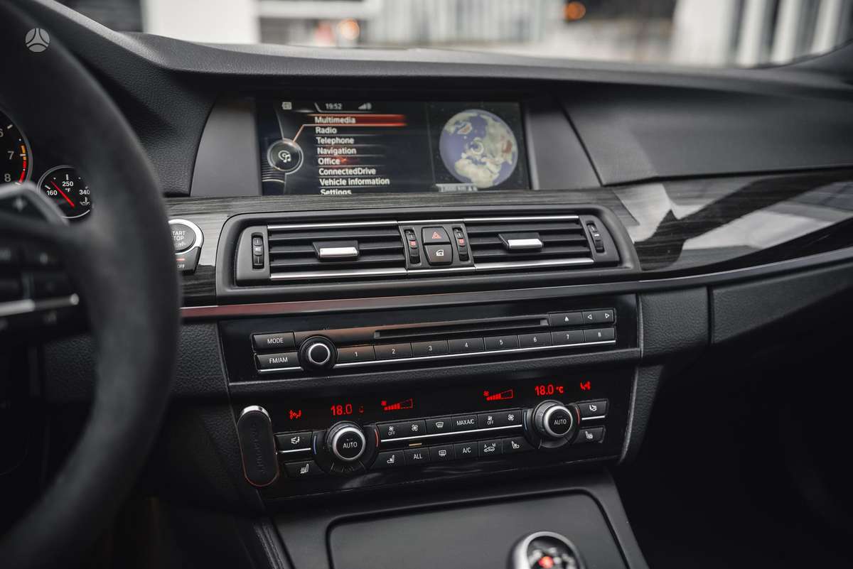 BMW M5, 4.4 l., Седан