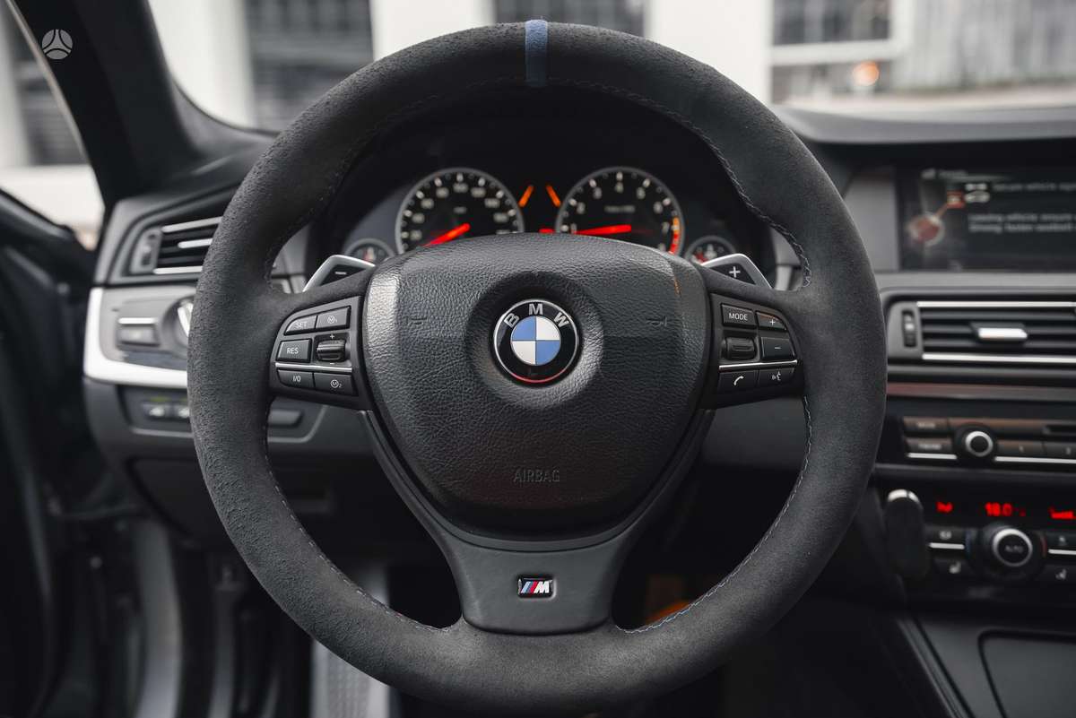 BMW M5, 4.4 l., Седан