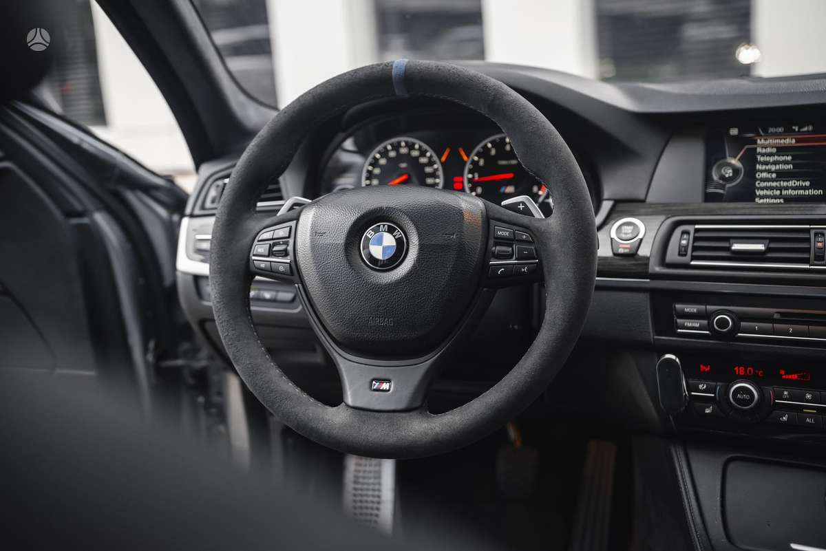 BMW M5, 4.4 l., Седан