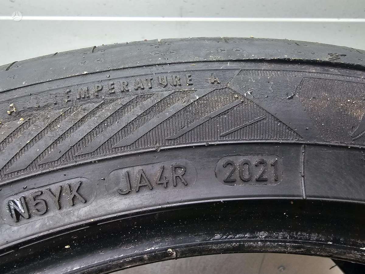 Goodyear EfficientGrip, vasaras 215/50 R18