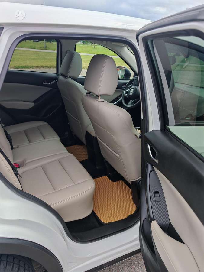 Mazda CX-5, 2.0 l., off-road / crossover