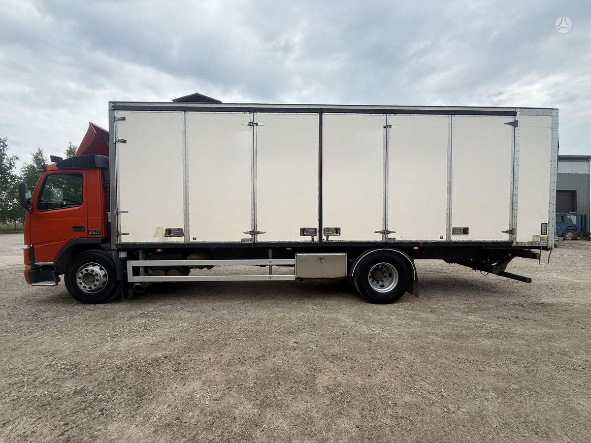 Volvo FM7, box trucks / box vans