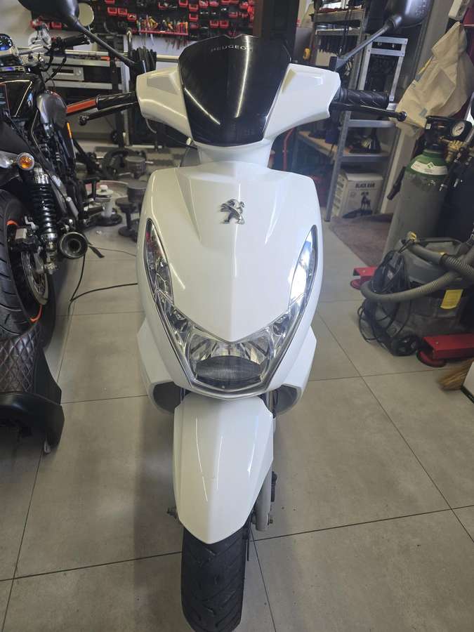 Peugeot Kisbee 49cc, scooters / mopeds