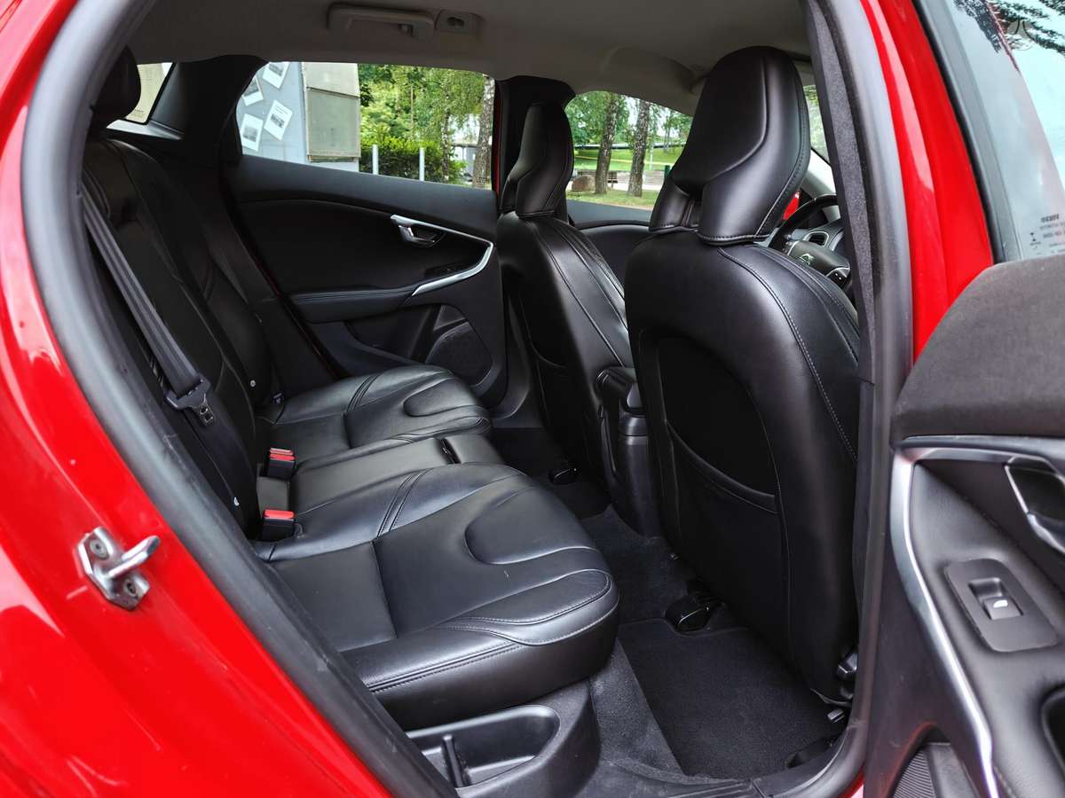 Volvo V40, 2.0 l., hatchback